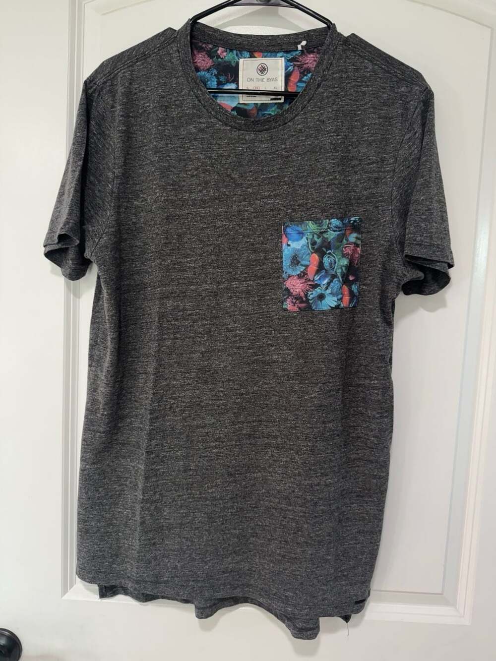 Men’s Medium Charcoal Floral Pocket T-Shirt Streetwear Indie Skater Graphic Tee
